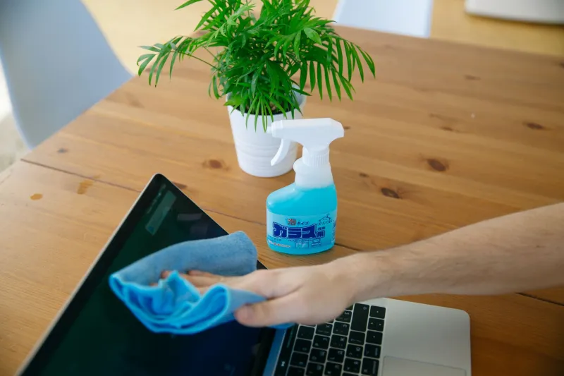 That Little Cleaning Cloth Is Wrecking Your Screen Protector