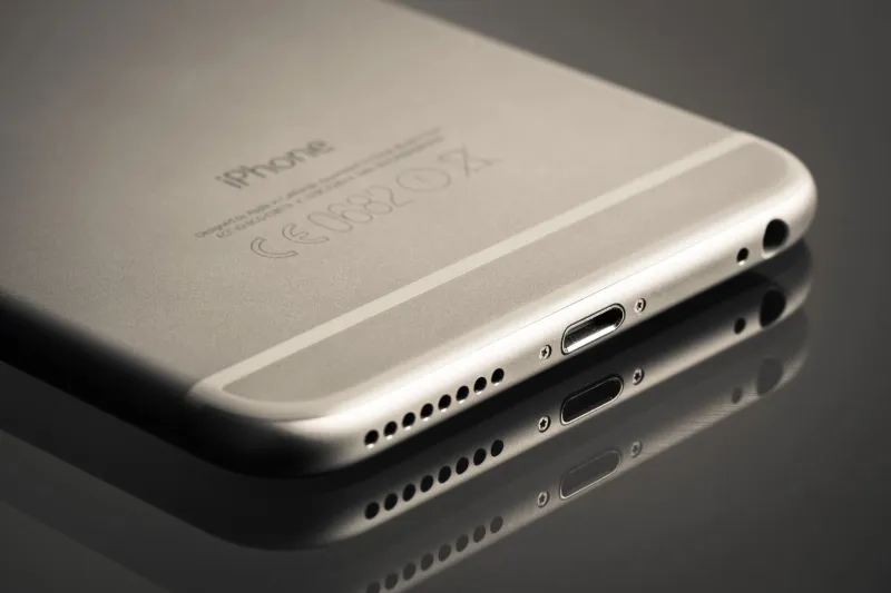 We Tested 20 Phone Stands and Found Out Your Charging Position Is Quietly Cooking Your Battery